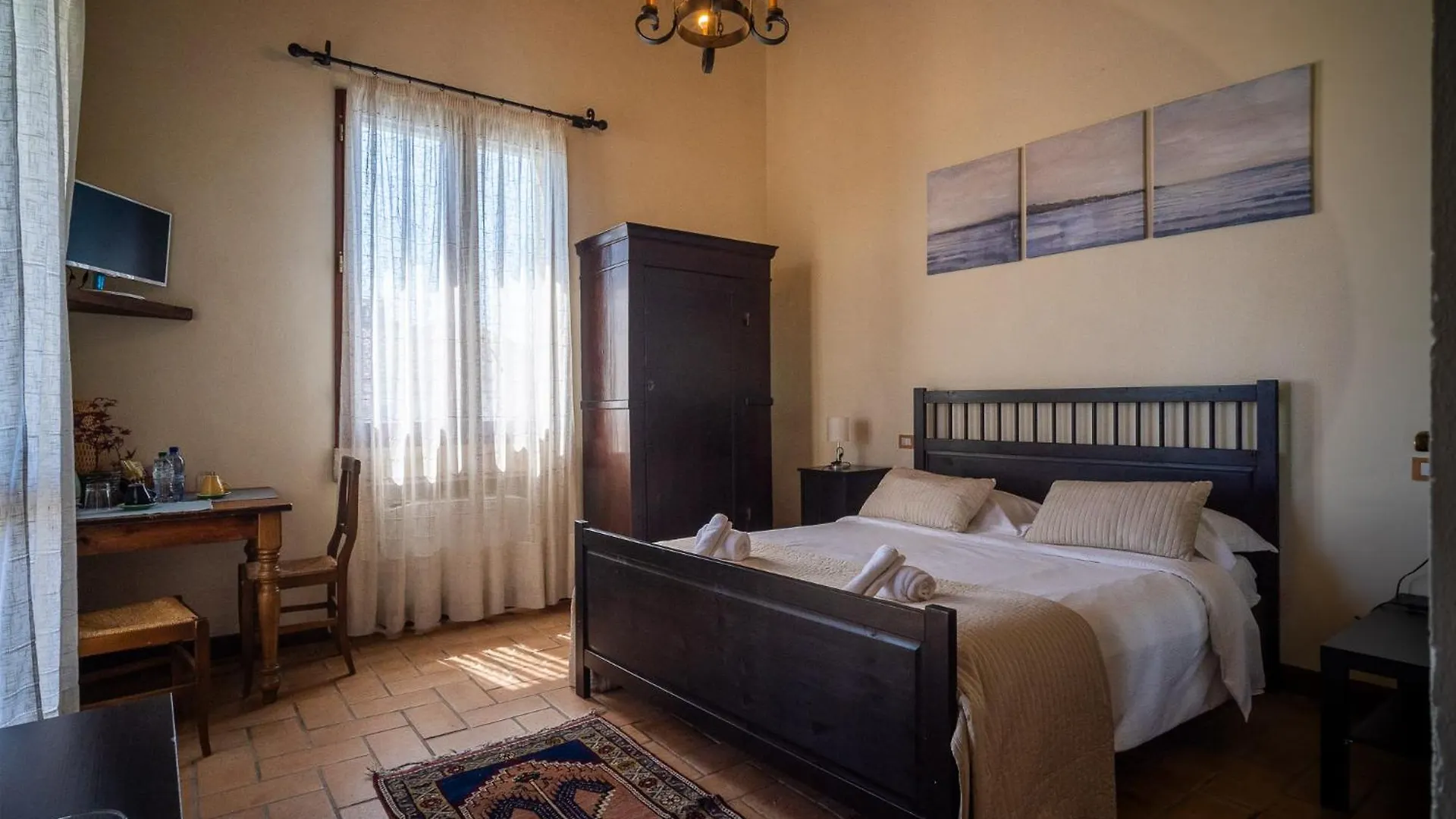 Il Castellaro Bed & Breakfast Borghi 0*,  Italy